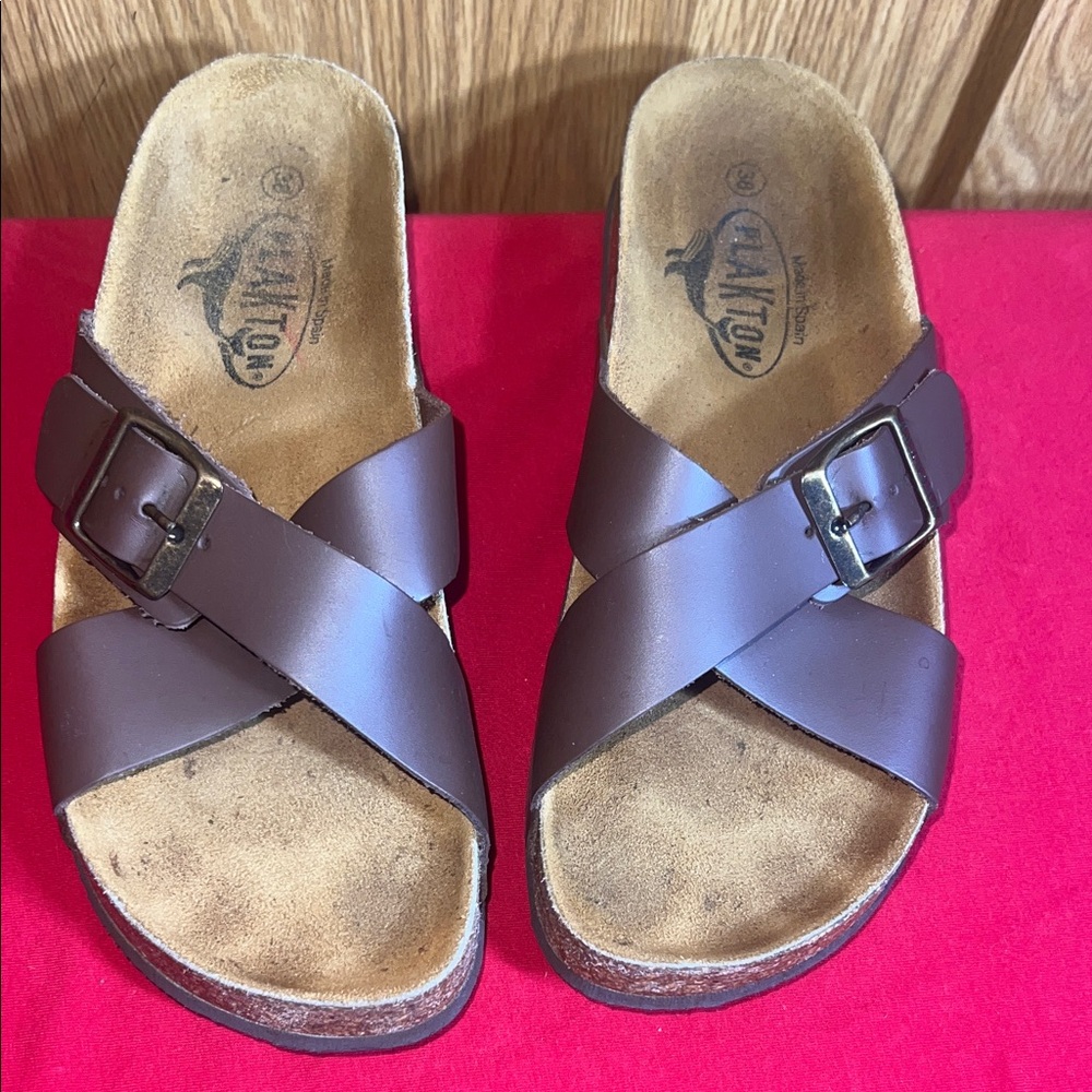Plakton Dark Brown Cross-Strap Sandals